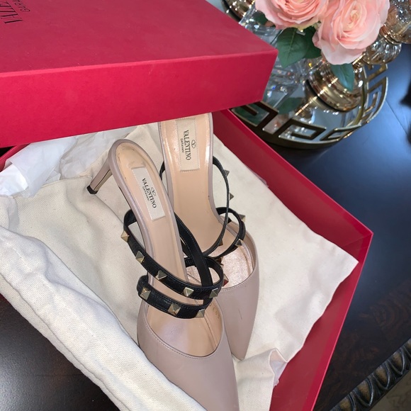 Valentino Shoes - Valentino rockstud nude Heels Valentino Shoes - Valentino rockstud nude Heels